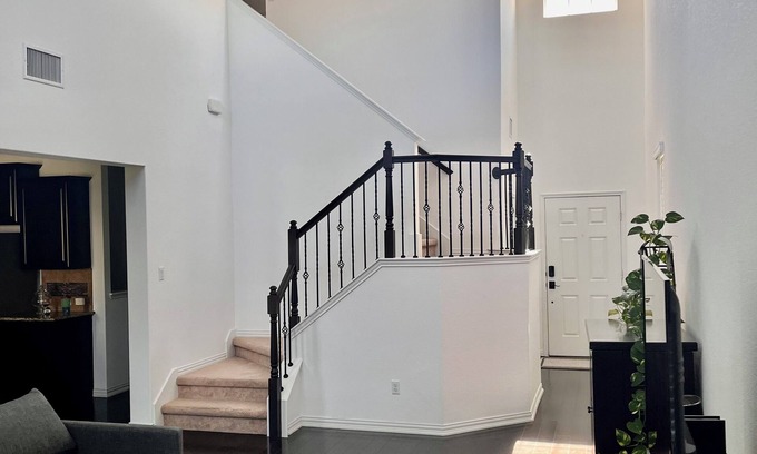 Austin House | Beautiful 3-Bedroom Home Close To Downton, Cota, Local Music Venues & Freeways.
