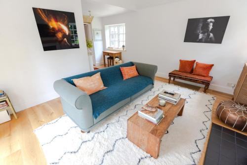 Kettering House | Beautiful 3BD Thatched Stone Cottage Kettering