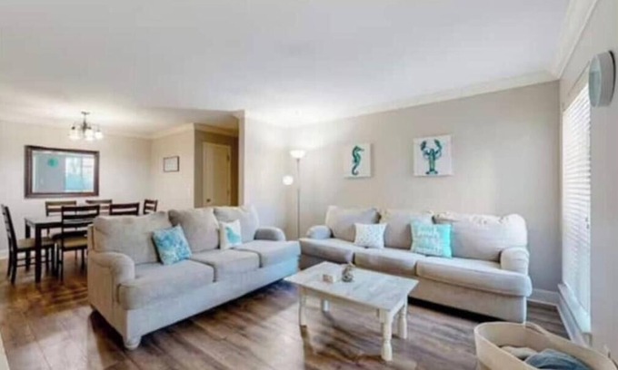 Saint Simons Heights Condo | Beautiful 3bedroom condo central to the beach, shops & restaurants