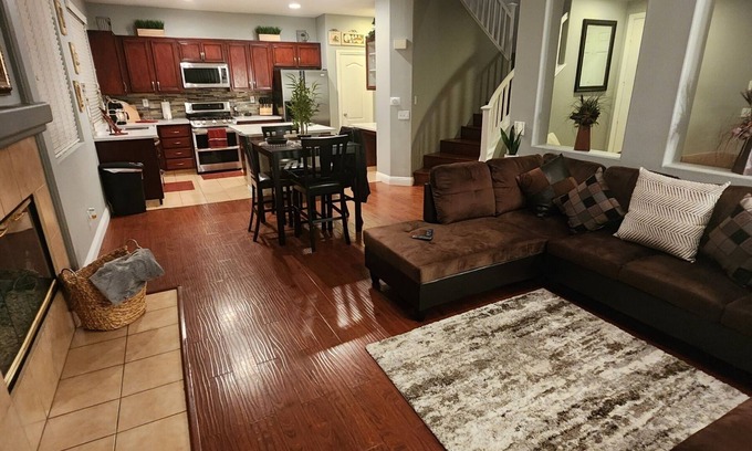 La Sierra House | Beautiful 3BR w/loft or 4BR, Home away from home