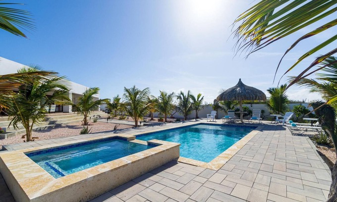 Sero Colorado House | Beautiful 3BR2.5BA Home w/Pool Close 2 Baby Beach