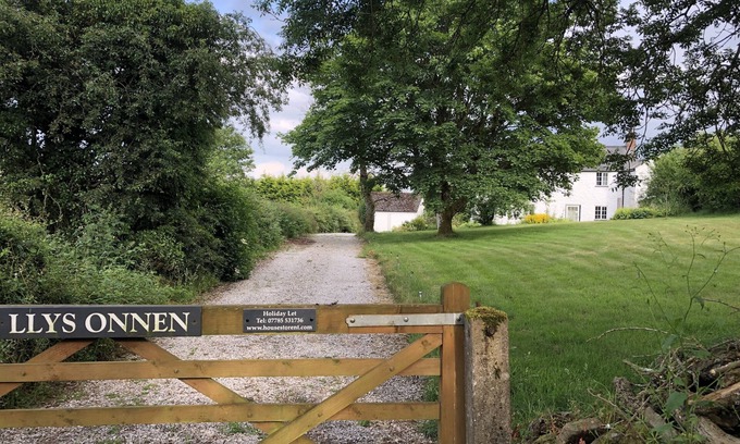 Leeswood Other | Beautiful 4 bedroom 19th Century Farmhouse