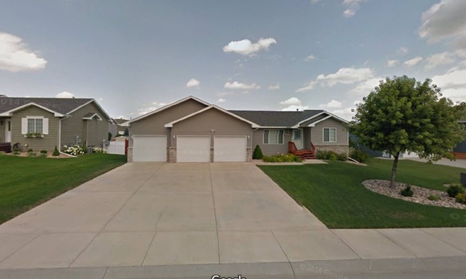 Summerset House | Beautiful 5 bedroom 3 Bathroom home located inbetween Rapid City and Sturgis