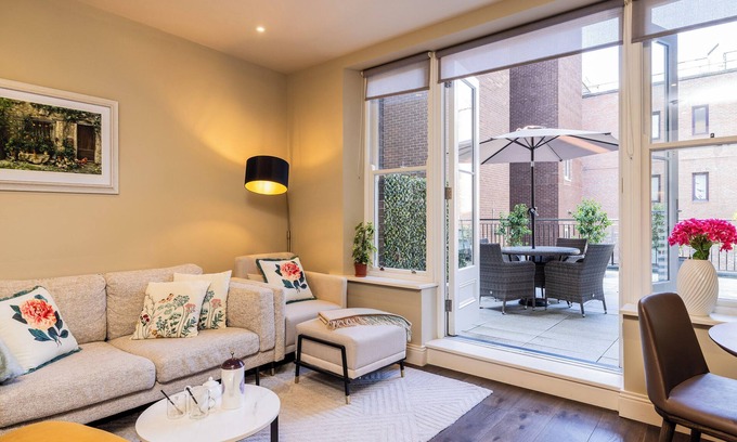 City Centre Dublin Apartment | Beautiful 5 star 2 Bed Apartment in Dublin City Centre with terrace