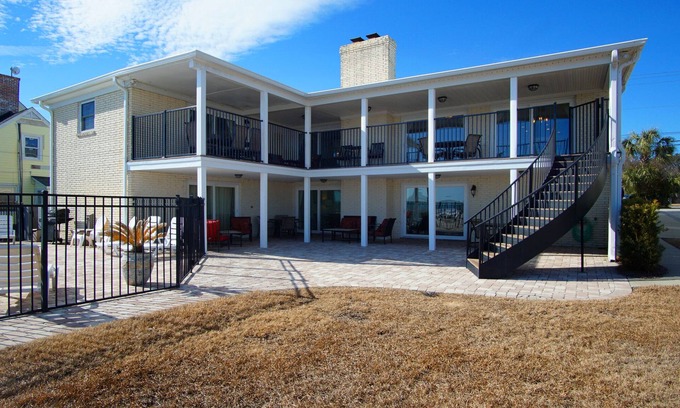 Golden Mile House | Beautiful 7 BD oceanfront house with a private pool located on the Golden Mile