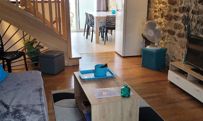 Vogue House | Beautiful air-conditioned 3-star gîte in the heart of Vogüé Village