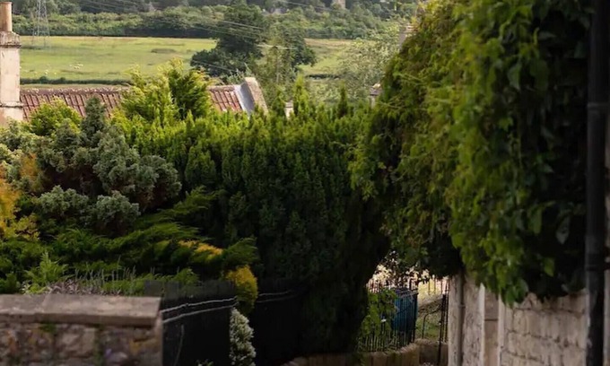 Batheaston Cottage | Beautiful and cosy 2-bedroom (sleeps 5) cottage close to heritage city Bath Spa