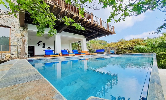 San Lucas Toliman House | Beautiful and Modern 4 Bedroom Lake Atitlán Paradise with Pool & Jacuzzi