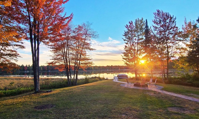 Wauksaukee Cottage | Beautiful and relaxing house on Long Lake