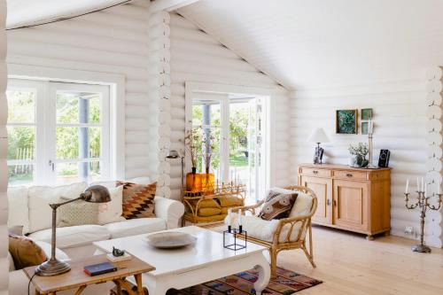 Melby House | Beautiful And Romantic Cottage With Swimmingpool
