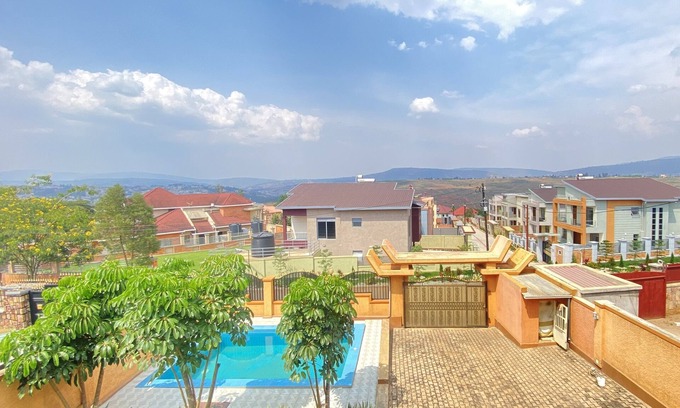 Kigali Villa | Beautiful and spacious 6 bedrooms Villa with pool in Gaculiro