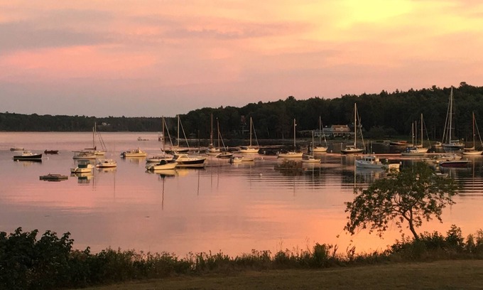 Round Pond House | Beautiful Antique Waterfront Property On Round Pond Harbor - Sleeps 7