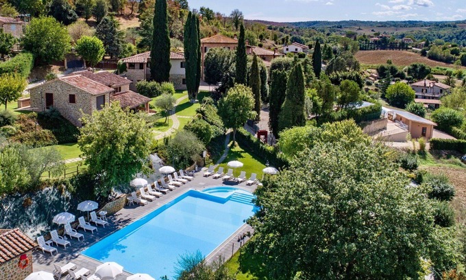 Popoltaio-Schiacciato Villa | Beautiful apartment in villa for 8 guests with A/C, WIFI, pool, TV and patio