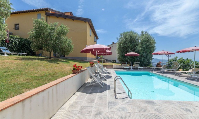 Montebonello Apartment | Beautiful apartment for 6 people with WIFI, pool, A/C, TV, pets allowed, panoramic view and park.