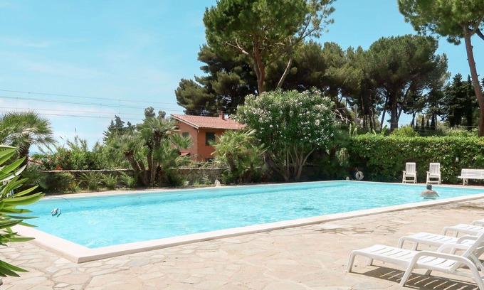 Latte Apartment | Beautiful apartment for 4 people with pool, WIFI, A/C, TV, terrace, pets allowed and parking