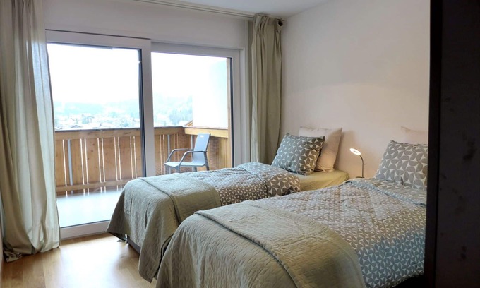Blausee Apartment | Beautiful apartment for 4 people with WIFI, TV, balcony, pets allowed and panoramic view
