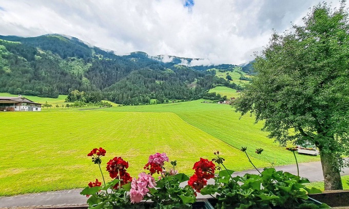 Laimach Apartment | Beautiful apartment for 8 people with balcony and parking