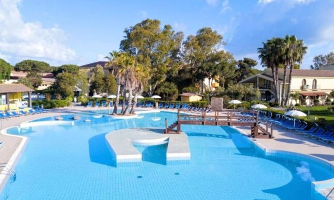 Arborea Apartment | Beautiful apartment for 4 people with WIFI, A/C, pool, TV and pets allowed