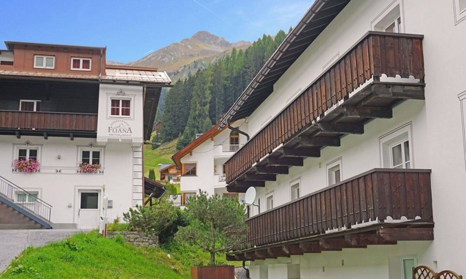 Mathon Apartment | Beautiful apartment for 4 guests with WIFI, TV, balcony, pets allowed, panoramic view and parking