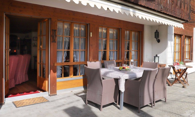 Saanen Apartment | Beautiful apartment for 12 guests with WIFI, TV and terrace