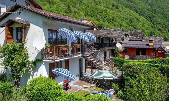 Calasca-Castiglione Apartment | Beautiful apartment for 5 people with WIFI, TV, pets allowed and parking