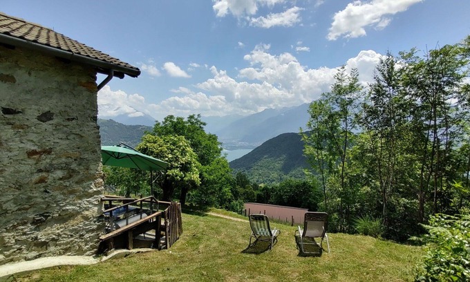 Peglio Apartment | Beautiful apartment for 3 people with WIFI, TV, patio, pets allowed and parking