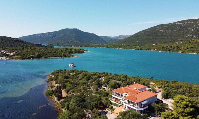Mali Ston Apartment | Beautiful apartment for 4 people with A/C, hot tub, WIFI, TV, balcony and parking