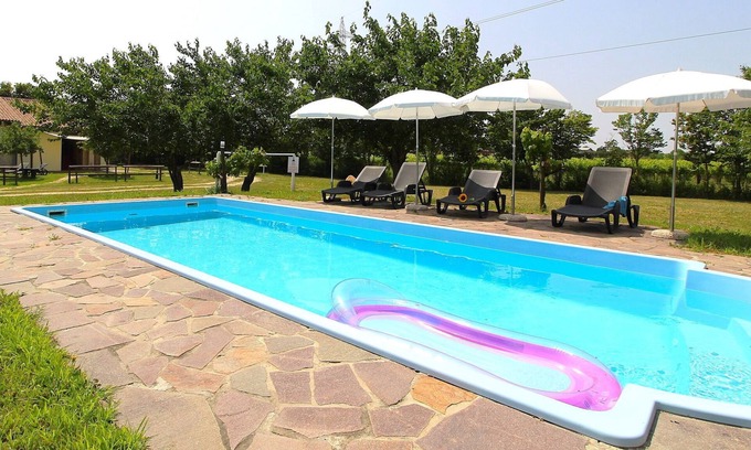Silea House | Beautiful apartment in villa for 4 guests with A/C, pool, WIFI and patio
