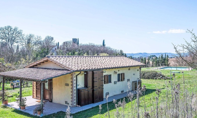 Lidarno Villa | Beautiful apartment in villa for 4 guests with WIFI, pool, A/C, TV, patio, pets allowed and park.