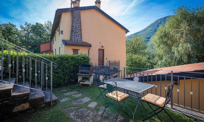 Cutigliano Apartment | Beautiful apartment for 4 people with WIFI, pool, TV and pets allowed