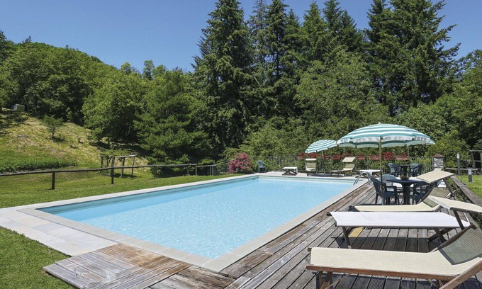 Molazzana Villa | Beautiful apartment in villa for 4 people with WIFI, pool, TV, terrace and parking