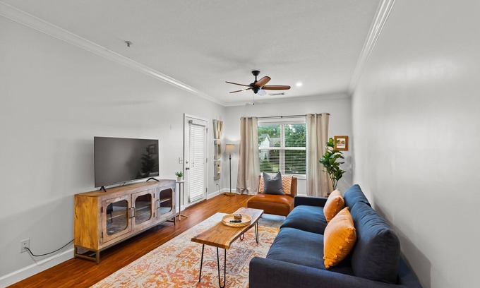 Auburn Apartment | Beautiful Apartment Steps from Downtown Auburn - Pool!