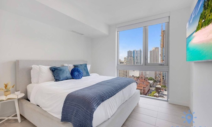 Downtown Miami Condo | Beautiful Apartment w/Private Balcony + Pool