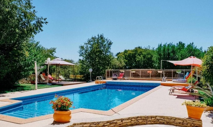 Quartier des Espesses Apartment | Beautiful apartment with swimming pool and parking