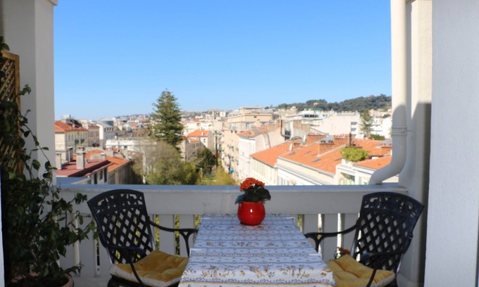 Carre d'Or Apartment | Beautiful apartment with balcony in Carré d'or area of Nice