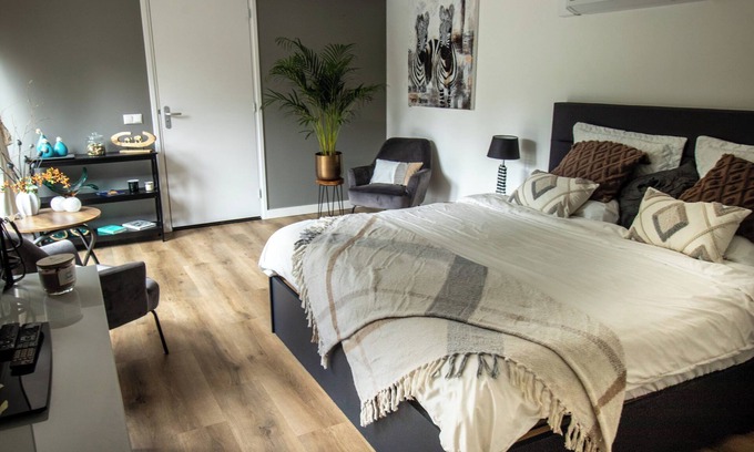 Apeldoorn Bed & Breakfast | Beautiful B&B in the heart of the Veluwe. Luxury and comfort in the Crown Estates.