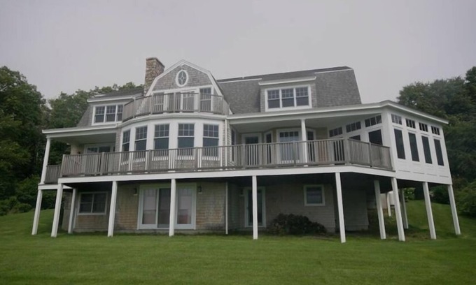 Kittery Point House | Beautiful Beachfront 6 BR House in Kittery Point -Sleeps 12 License# ABNB-111