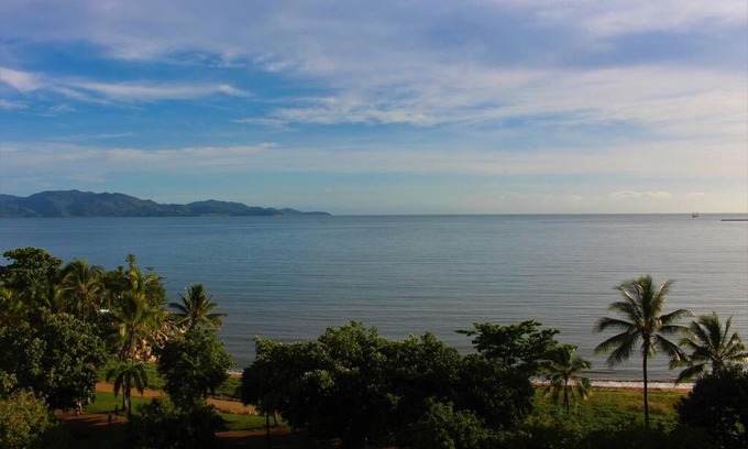 North Ward Apartment | Beautiful beachfront on The Strand at Aquarius