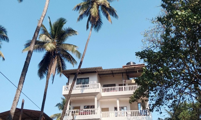 Mandrem Apartment | Beautiful Beachside Apartment - a minute walk from Mandrem beach