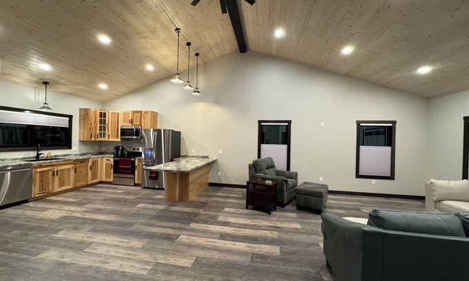 Loretto Cabin | Beautiful brand new construction! De Stuga
