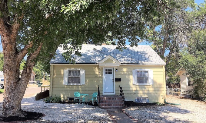 Greeley Apartment | Beautiful Bungalow Next to UNC-FREE Cruiser Bikes!