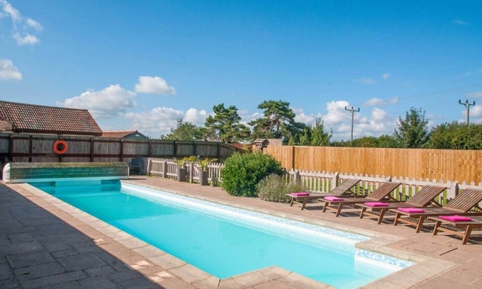 Upton Cheyney House | Beautiful cabin nr Bath w/heated swimming pool