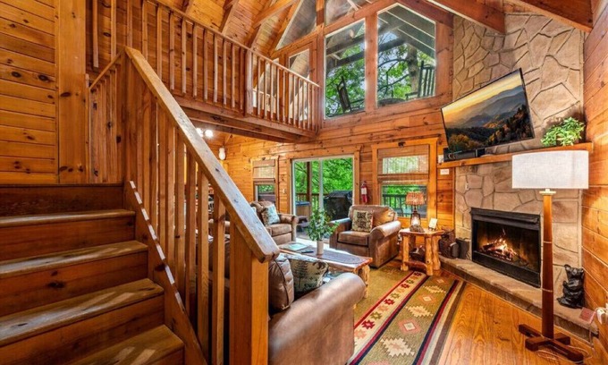 Gatlinburg Cabin | BEAUTIFUL Cabin,perfectly located close to TOWN and NATURE! HOT TUB, DECKS, More