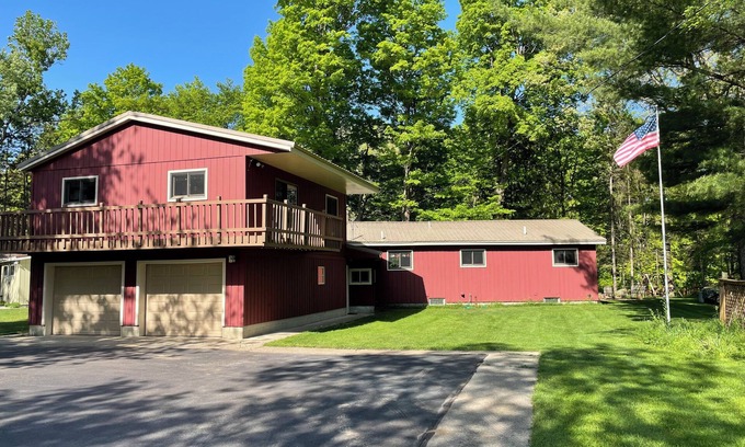 Branch House | Beautiful Cabin with Gorgeous Riverbend View. Great for fishing! Newly Renovated