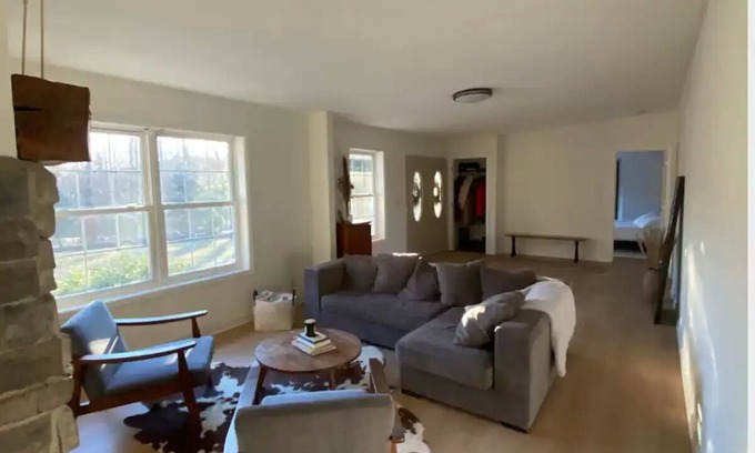 Kingston House | Beautiful Catskills Getaway