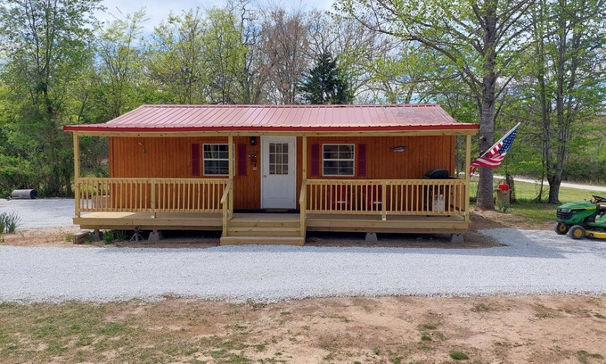 Yellville Cabin | Beautiful Cedar Cabin on Bullshoals Lake