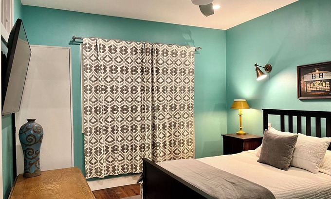 Cherrywood Apartment | Beautiful central Austin apartment! Near ATX-cool cafes, bars, & parks!