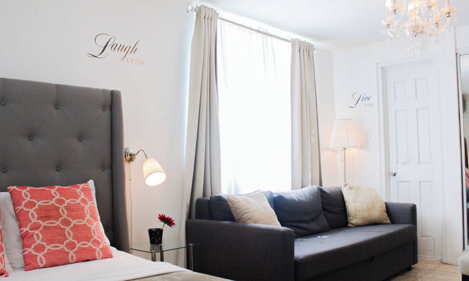 Ponce Centro Apartment | Beautiful Chandeliers, Cozy & Enjoyable Studio - Balcony/REE WIFI - 201