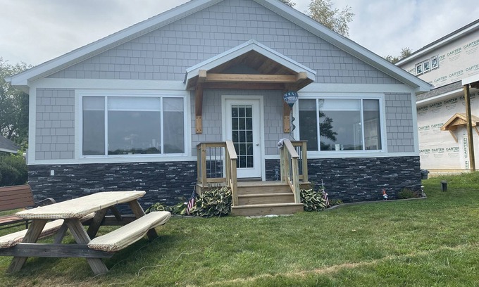 Paw Paw House | Beautiful & charming 3 bedroom lake house!