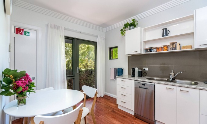 Calare Apartment | Beautiful "Claremont Studio" Apartment